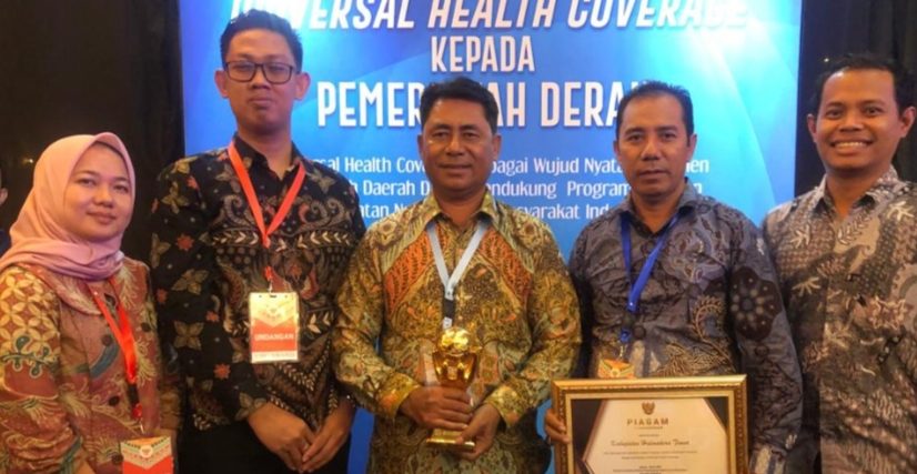 Bupati Ubaid Terima Penghargaan Uhc Piling News